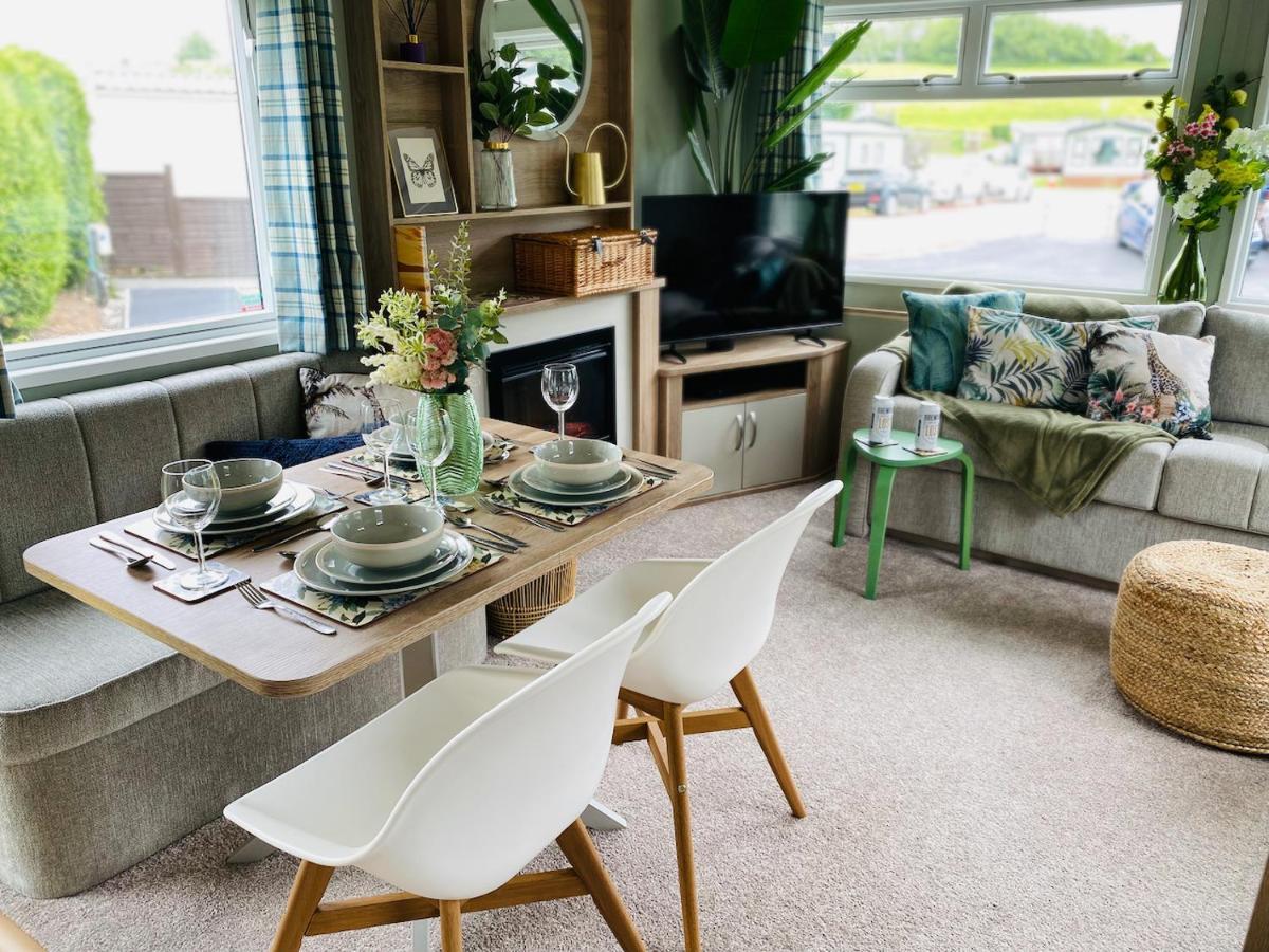 The Sanctuary Holiday Home - Escape The Ordinary Knaresborough Exteriör bild