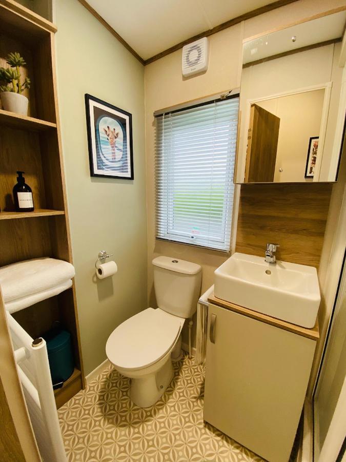 The Sanctuary Holiday Home - Escape The Ordinary Knaresborough Exteriör bild