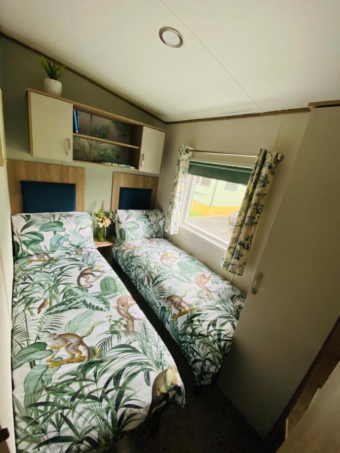 The Sanctuary Holiday Home - Escape The Ordinary Knaresborough Exteriör bild