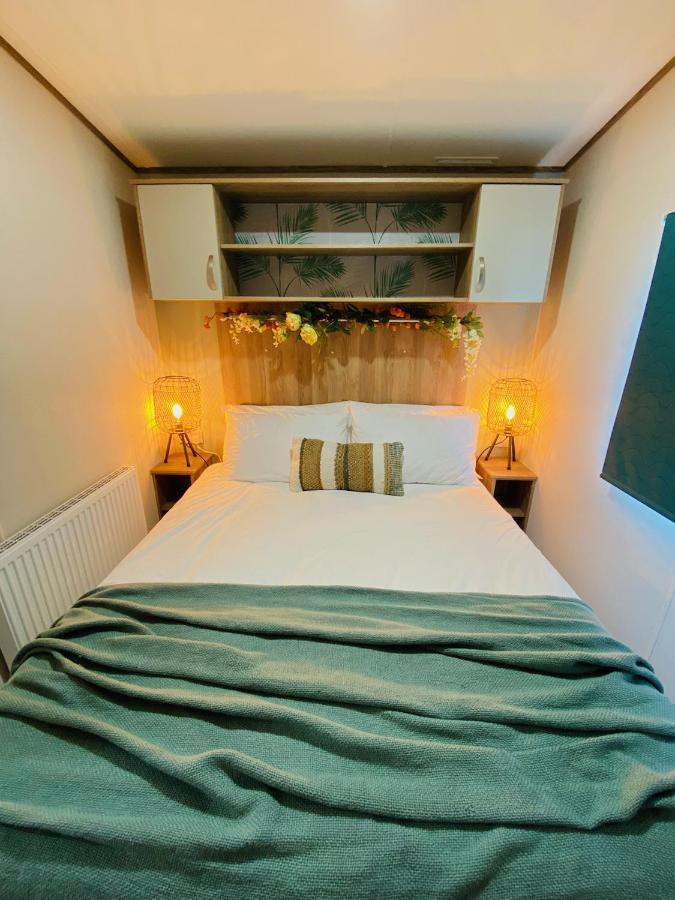 The Sanctuary Holiday Home - Escape The Ordinary Knaresborough Exteriör bild